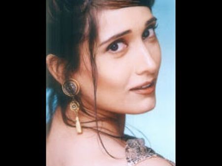 பின்னாடியே வந்து தொல்லை கொடுக்கிறார்...நடிகர் மகள் மீது ஷாஹித் கபூர் புகார்