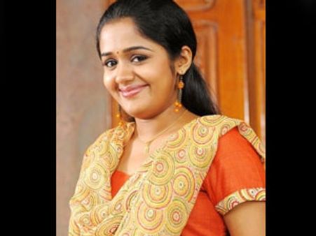 படப்பிடிப்பில் விபத்து - அனன்யா கை முறிந்தது!