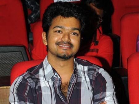 ரெடி, ஆக்ஷன், ஷூட்... கேமராவைக் கையில் எடுத்து படம் பிடித்த விஜய்!