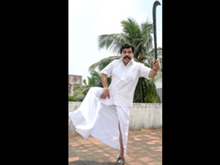 'ரூ. 10 லட்சத்தை லவட்டி விட்டார் பவர் ஸ்டார் சீனிவாசன்': போலீஸில் புகார்!