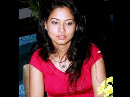 'சீன்' படத்தில் நானா? கன்னட பத்திரிக்கை மீது பூஜா வழக்கு!