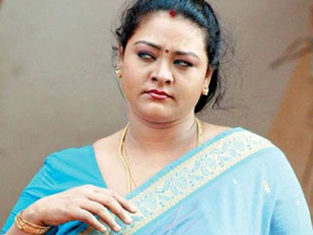 சனி பகவான் கோவில் வாசலில் ஷகீலாவை வைத்து ஷூட்டிங்-பக்தர்கள் டென்ஷன்