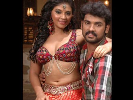 சுந்தர்.சி க்காக ஏற்றிய உடம்பை முருதாஸுக்காக குறைக்கும் அஞ்சலி!