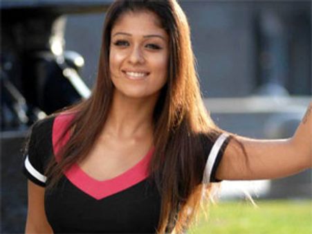 மேனேஜருடன் சேர்ந்து ரூ 20 லட்சம் கடத்தினாரா நயன்தாரா?