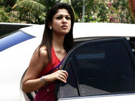 குத்திய பச்சையை அழிக்க பாங்காக் போனேனா? - சீறும் நயன்