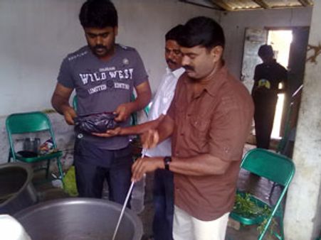 படப்பிடிப்பில் 'குக்' ஆக மாறிய சீமான்!