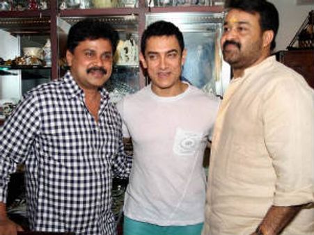 சத்யமேவ ஜெயதேவுக்காக கேரள விசிட் - மோகன்லால் வீட்டில் அமீர்கான்!