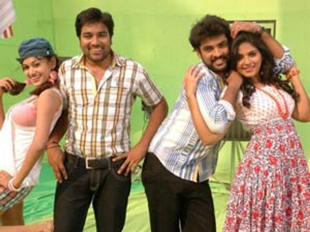 சோலோவாகக் களமிறங்கும் காமெடி கலகலப்பு!