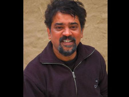 'ரிஸ்க் எடுப்பது எனக்கு....' - உருமி இயக்குநர் சந்தோஷ் சிவன் பேசுகிறார்!