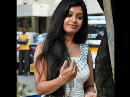 சாயா சிங்கிற்கு மாப்பிள்ளை தேடும் பெற்றோர்: இந்த ஆண்டே கல்யாணம்