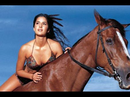 கத்ரீனாவுக்கு போஸ் கொடுக்கவே தெரியல: கரண் ஜோஹார்