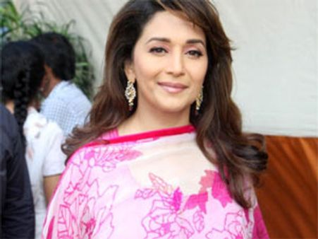 மகாராஷ்டிராவின் சுற்றுலா தூதர்: மாதுரி அவுட், ரித்திக் இன்!