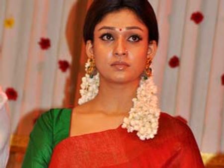 நயன்தாராவின் தந்தைக்கு 'பிபி' ஏறியது.. மருத்துவமனையில் அனுமதி!