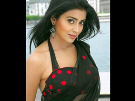 அழகில் என்னை மிஞ்ச யாராலும் முடியாது: ஸ்ரேயா