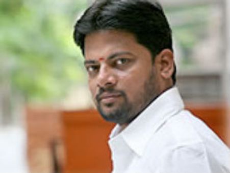 ஜூன் 1ல் எம்.பி.ஏ. பட்டதாரியை மணக்கும் சிம்புதேவன்