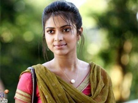 இந்தியிலும் 'சொதப்புவாரா' அமலா பால்?