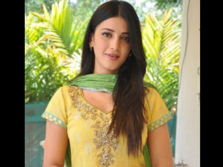 மும்பையில் வீடு பார்த்தாச்சு ... பால் காய்ச்சி குடியேறும் ஸ்ருதி ஹாசன்!