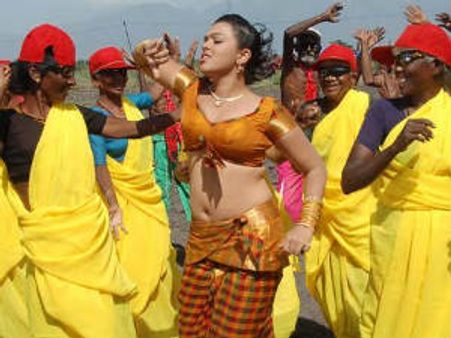 ஓரத்துல ஓரத்துல உக்காந்து பேசலாமா... ஷோபா சந்திரசேகரின் குத்துப் பாட்டு