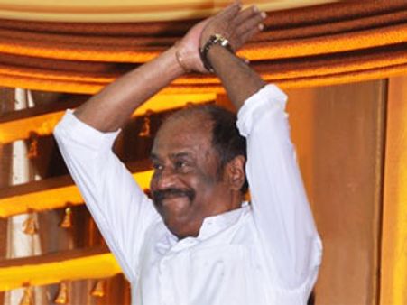 புதுக்கோட்டை தேர்தலில் போட்டியிடக் கூடாது... மன்றச் செயலாளருக்கு ரஜினி உத்தரவு?