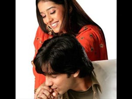 ஐஐஎப்ஏவில் அண்ணாத்த ஆடுறார், அப்படி போடு பாடல்களுக்கு ஆடும் ஷாஹித்