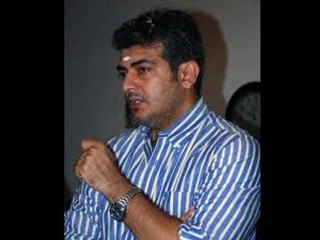 அஜீத்தை தனியாவிட்டு லண்டன் பறந்த குடும்பத்தார்