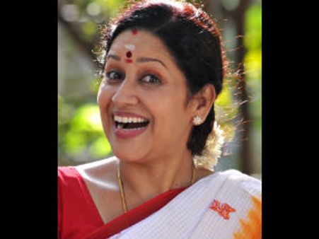 கே.பாலச்சந்தரின் 'அமுதா ஒரு ஆச்சர்யக்குறி'யில் ரேணுகா!