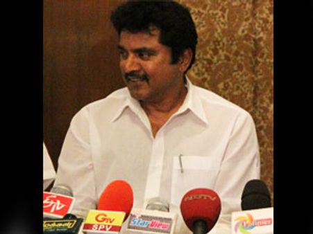 நடிகர் சங்கத் தலைவராக சரத்குமார், செயலராக ராதாரவி, பொருளாளராக சந்திரசேகர் போட்டியின்றி தேர்வு!!