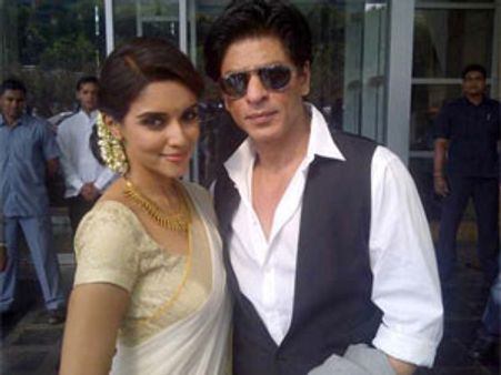 அக்காவா எல்லாம் நடிக்க முடியாது: லிங்குசாமியை விரட்டிவிட்ட அசின்