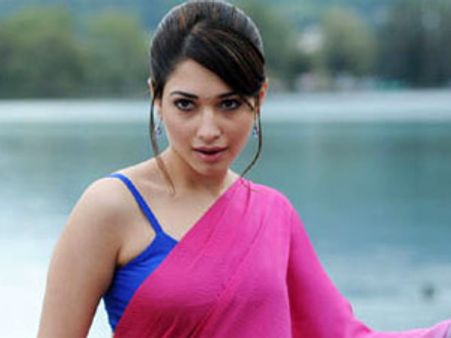 இந்த வருஷத்துல 2 தமிழ் படத்திலாவது நடிக்கணும்: தமன்னா ஆசை