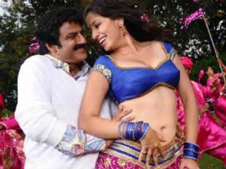 புஸ்ஸாகிப் போன லக்ஷ்மி ராயின் டோலிவுட் கனவு