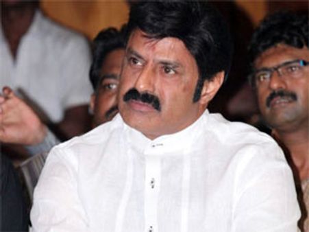 தெலுங்கு நடிகர் பாலகிருஷ்ணா வீட்டில் தங்க, வைர நகைகள் கொள்ளை