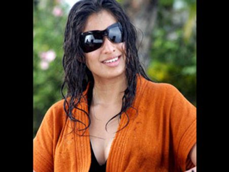 ஸ்டார் ஹோட்டலில் ரூம் பிடிக்காததால் லக்ஷ்மிராய் ரகளை