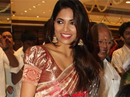 அஜீத் கூட நடிச்சது என் அதிர்ஷ்டம்: பார்வதி ஓமனகுட்டன்