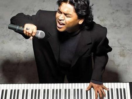 தனுஷ் படங்களுக்கு இசையமைக்க ஒப்பந்தமான ரஹ்மான்!