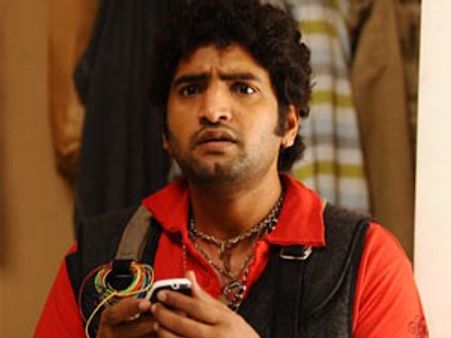 தமன்னா, ஹன்சிகாவை வம்பிழுத்துக்கிட்டே இருப்பேன்: சந்தானம்