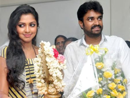 விஜய் - அமலா 'காதல்' முறிவு!