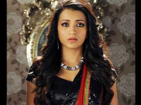 அதிக சம்பளம் கேட்டதால் மோகன்லால் படத்திலிருந்து த்ரிஷா நீக்கம்!!