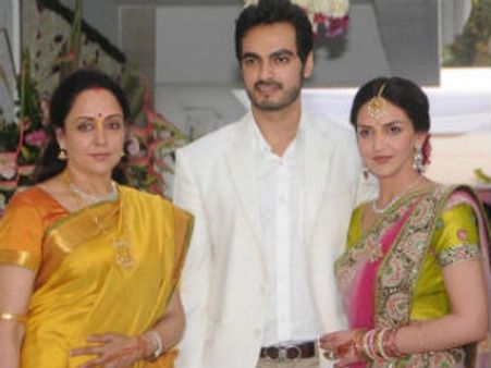 மாமியாராகிறார் மாஜி 'கனவுக் கன்னி' ஹேமமாலினி!