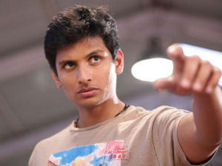 முகமூடி... நடிகர் ஜீவா கழுத்தில் பலத்த அடி!