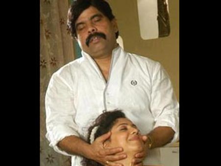 பாலா போட்ட போட்டில் ஓடிப் போன 'பவர் ஸ்டார்' சீனிவாசன்!