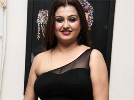 சொந்தக் கதையை சினிமாவாக்கப் போவதாக சொன்னதும் 45 கொலை மிரட்டல்கள்! - சோனா 'திடுக்'