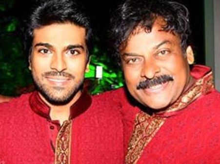 ரசிகர்களுக்கு திருமண விருந்தளித்த சிரஞ்சீவி, ராம்சரண்!