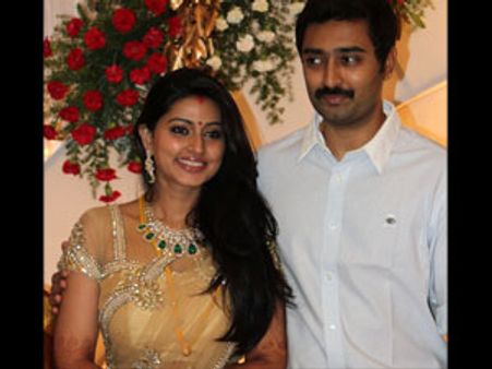 காதல் ஆரம்பித்த இடத்துக்கே ஹனிமூன் கொண்டாடப் போயிருக்கும் சினேகா - பிரசன்னா ஜோடி!