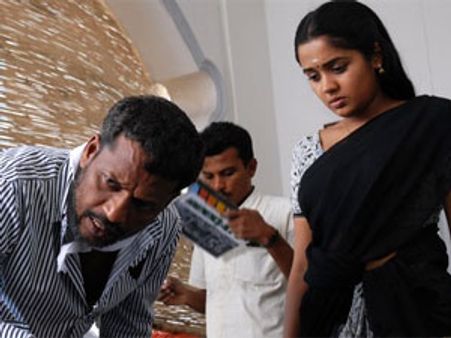 மீண்டும் மேக்கப் போட்டார் அனன்யா!