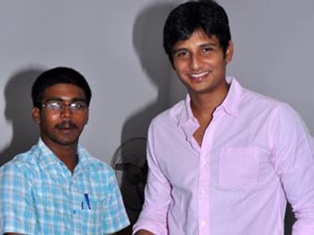 எம்பிபிஎஸ் படிக்க விரும்பிய நரிக்குறவ மாணவரின் படிப்பு செலவை ஏற்ற ஜீவா!