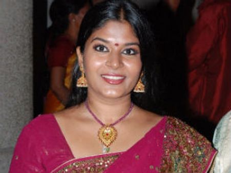 நடிகை நீபா... பெரிய திரை டூ சின்னத்திரை டூ பெரிய திரை!