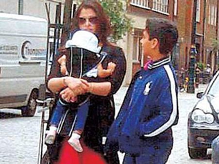 குழந்தை பிறந்தா குண்டாவது இயற்கை... அதுக்காக ஏடாகூடமா ஏதும் செய்துக்கக் கூடாது! - ஐஸ்வர்யா