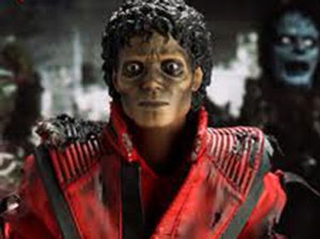 இரவு நேரத்தில் வீட்டைச் சுற்றி வந்து பாடும் மைக்கேல் ஜாக்சன் ஆவி!