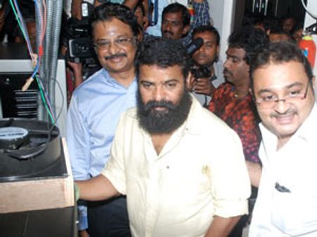 கமலாவில் 3 டி திரையரங்கம் - இயக்குநர் அமீர் திறந்து வைத்தார்!