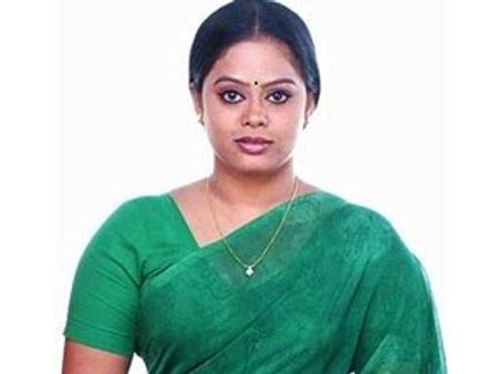 வீடு தேடி வந்து இல்லத்தரசிகளிடம் திட்டு வாங்கும் தேவிப்ரியா!